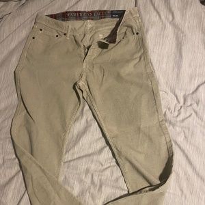 New/Never worn - American Eagle men’s corduroy jeans - size 32/30